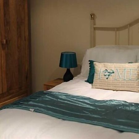 Hotel We Three Loggerheads Gwernymynydd Zewnętrze zdjęcie