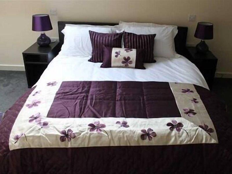 Hotel We Three Loggerheads Gwernymynydd Zewnętrze zdjęcie