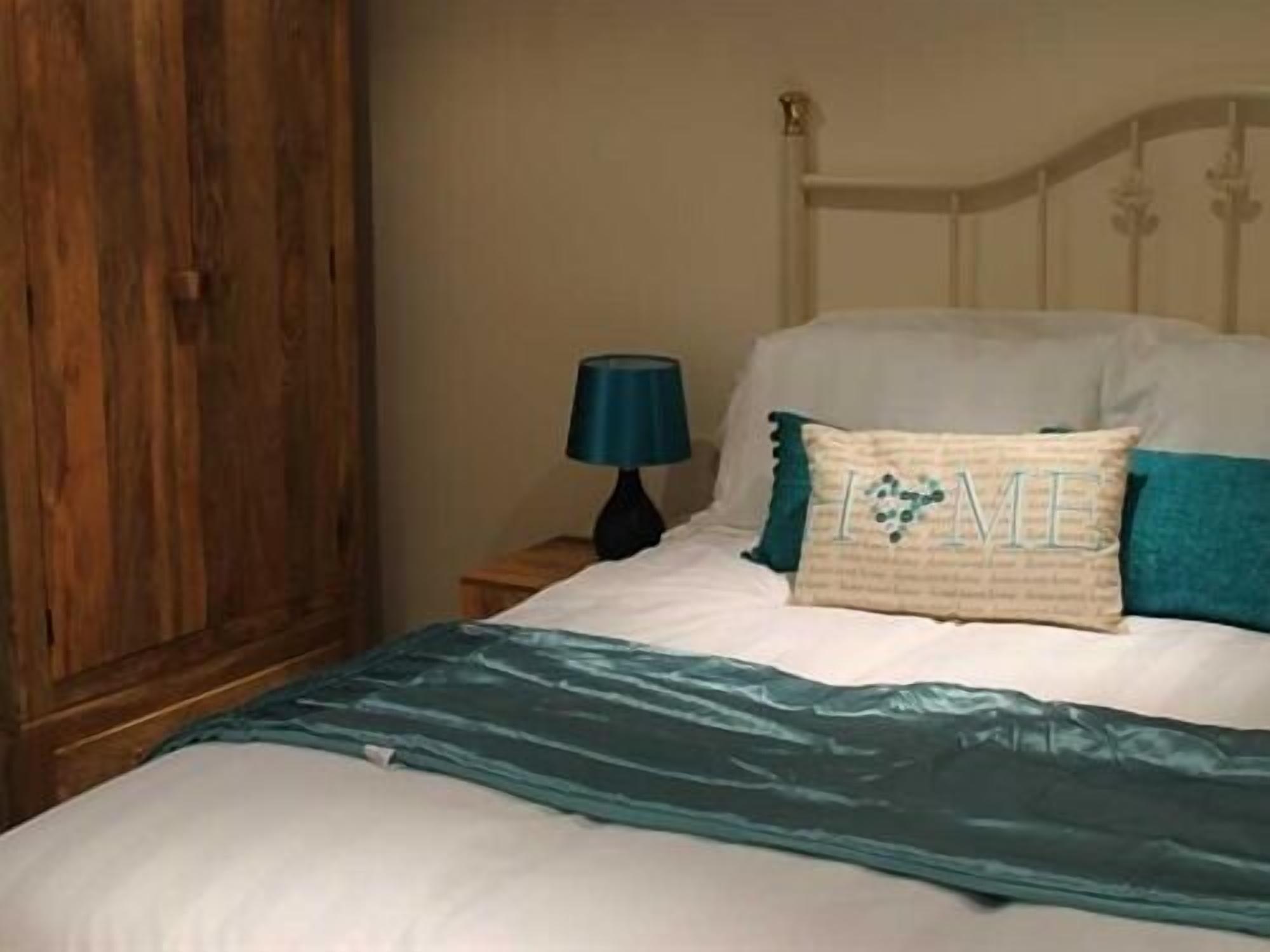 Hotel We Three Loggerheads Gwernymynydd Zewnętrze zdjęcie
