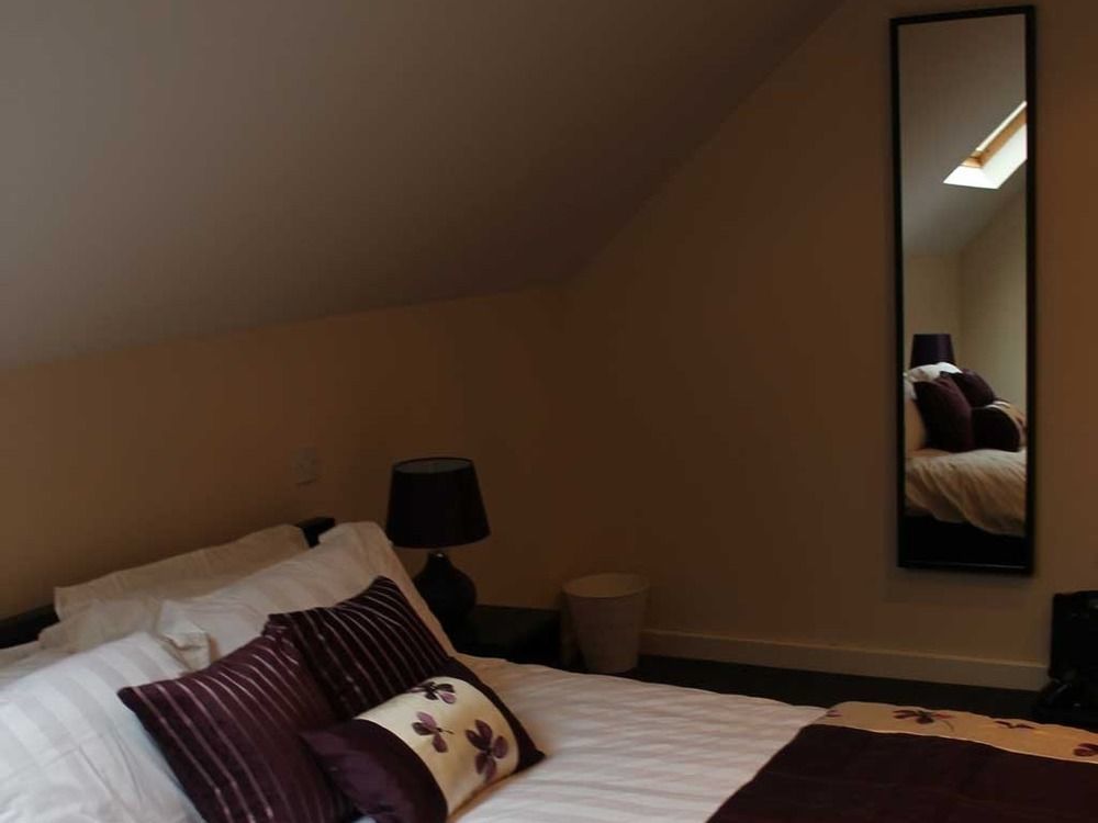 Hotel We Three Loggerheads Gwernymynydd Zewnętrze zdjęcie